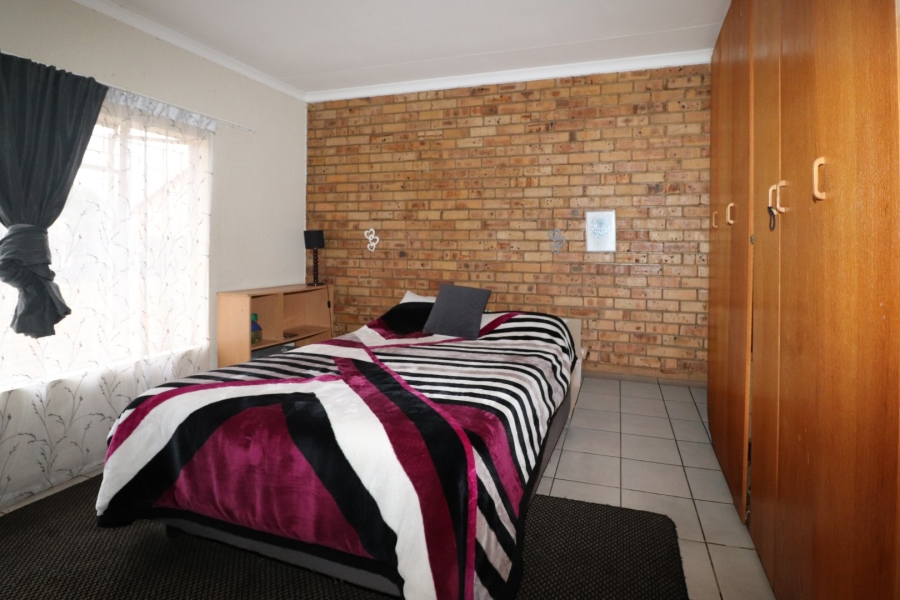 2 Bedroom Property for Sale in Meiringspark North West